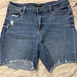 ✨ 2 for $18 ✨ Judy Blue Distressed Denim Shorts
